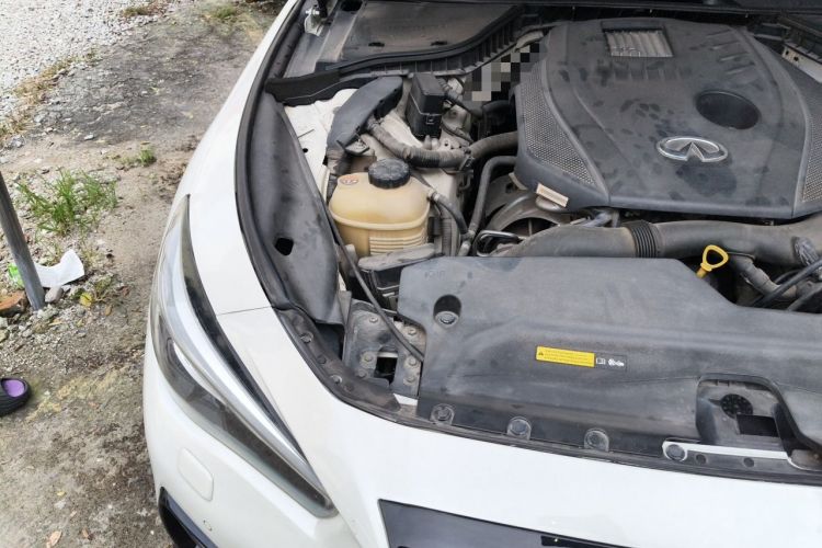 Used Infiniti Q50L 2015 2.0T Enjoyment Edition Engine Bay Right