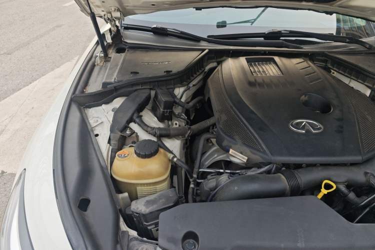 Used Infiniti Q50L 2015 2.0T Luxury Edition Engine Bay Right