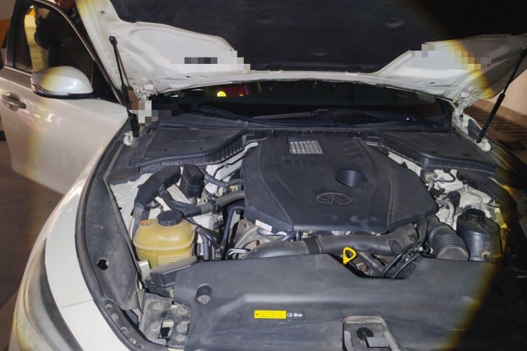 Used Infiniti Q50L 2015 2.0T Enjoyment Edition Engine Bay Right