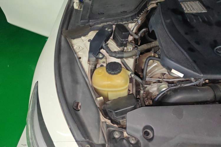 Used Infiniti Q50L 2015 2.0T Sport Edition Engine Bay Right