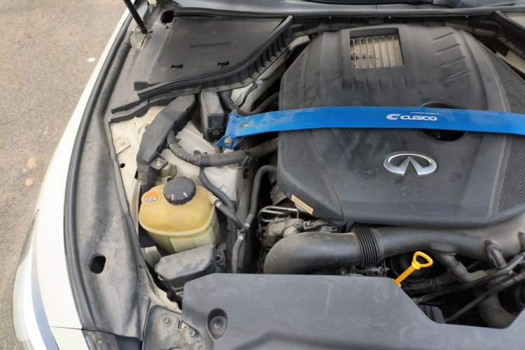Used Infiniti Q50L 2015 2.0T Enjoyment Edition Engine Bay Right