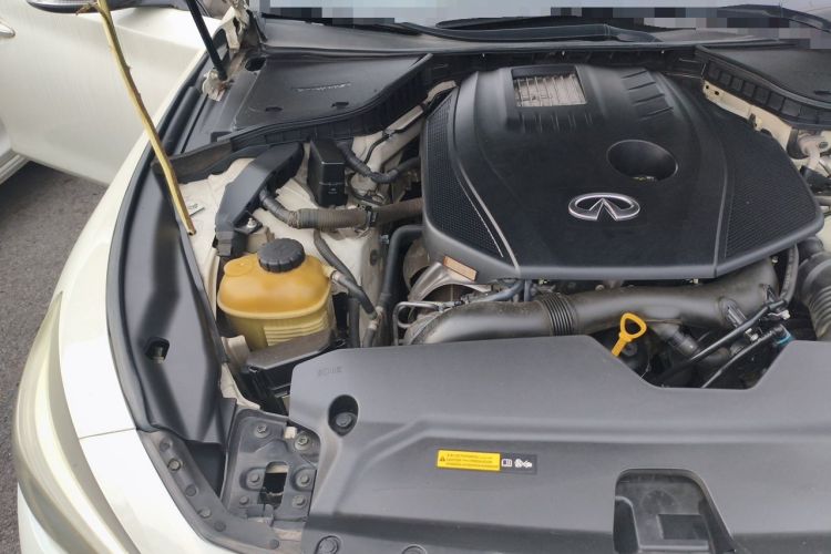 Used Infiniti Q50L 2015 2.0T Comfort Edition Engine Bay Right