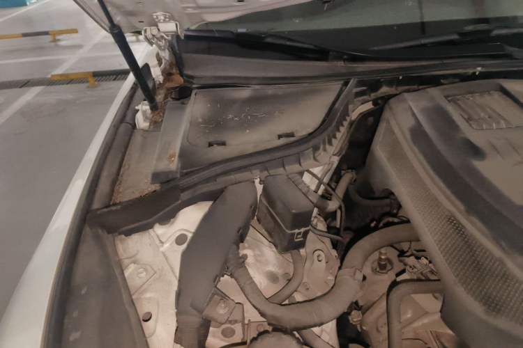 Used Infiniti Q50L 2015 2.0T Enjoyment Edition Engine Bay Right