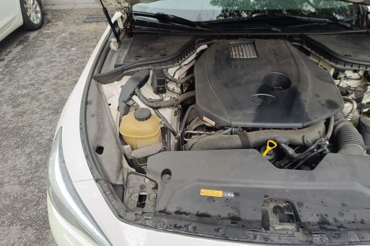 Used Infiniti Q50L 2015 2.0T Enjoyment Edition Engine Bay Right