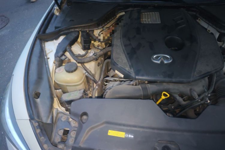 Used Infiniti Q50L 2015 2.0T Luxury Edition Engine Bay Right