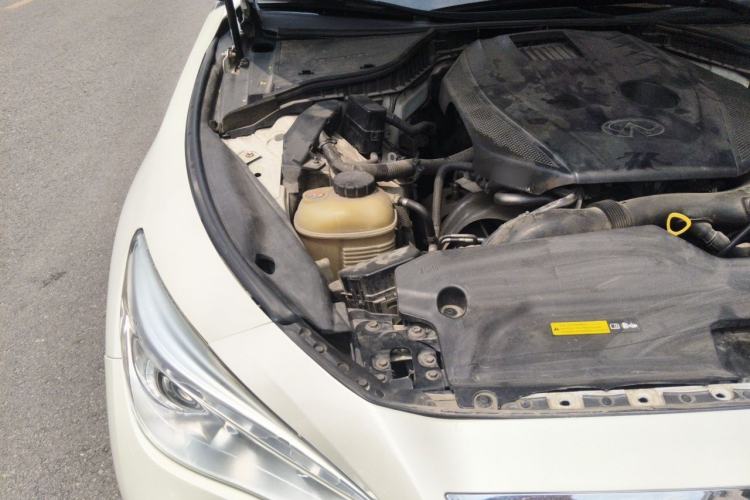 Used Infiniti Q50L 2015 2.0T Comfort Edition Engine Bay Right