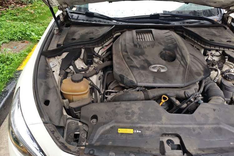 Used Infiniti Q50L 2015 2.0T Enjoyment Edition Engine Bay Right