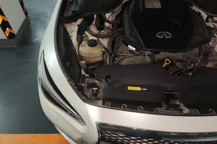 Used Infiniti Q50L 2015 2.0T Enjoyment Edition Engine Bay Right