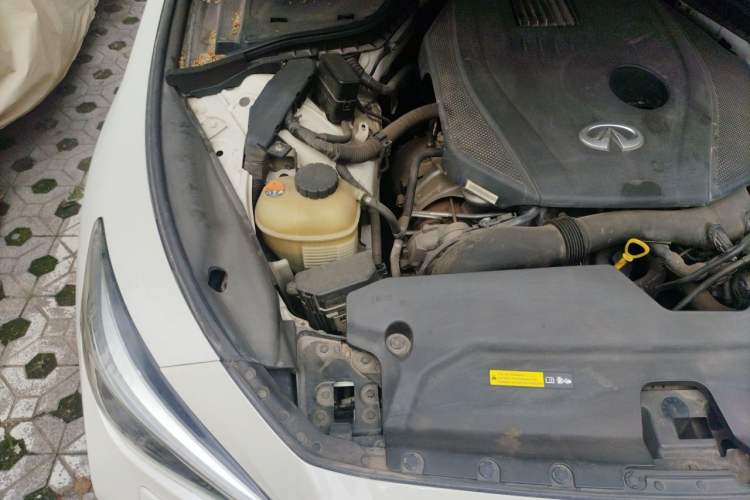 Used Infiniti Q50L 2015 2.0T Sport Edition Engine Bay Right