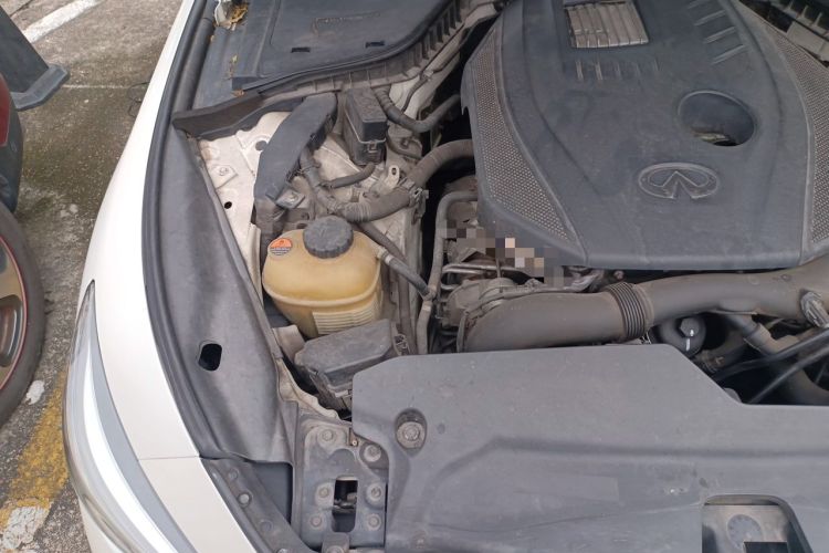 Used Infiniti Q50L 2015 2.0T Enjoyment Edition Engine Bay Right