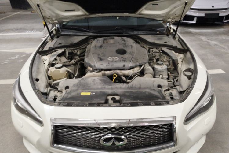 Used Infiniti Q50L 2015 2.0T Enjoyment Edition Engine Bay