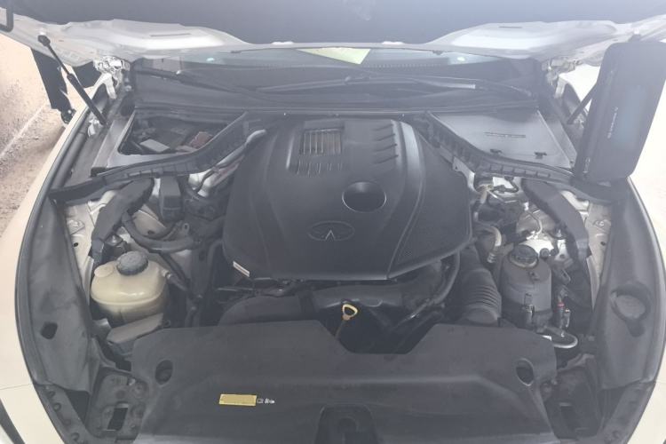 Used Infiniti Q50L 2015 2.0T Enjoyment Edition Engine Bay