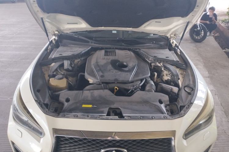 Used Infiniti Q50L 2015 2.0T Sport Edition Engine Bay