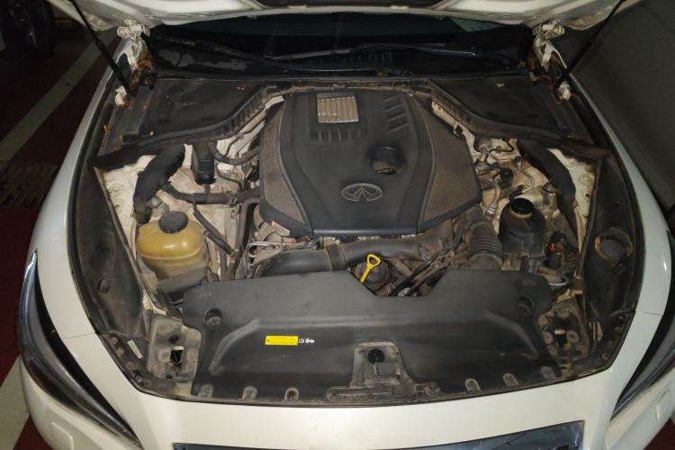 Used Infiniti Q50L 2015 2.0T Enjoyment Edition Engine Bay