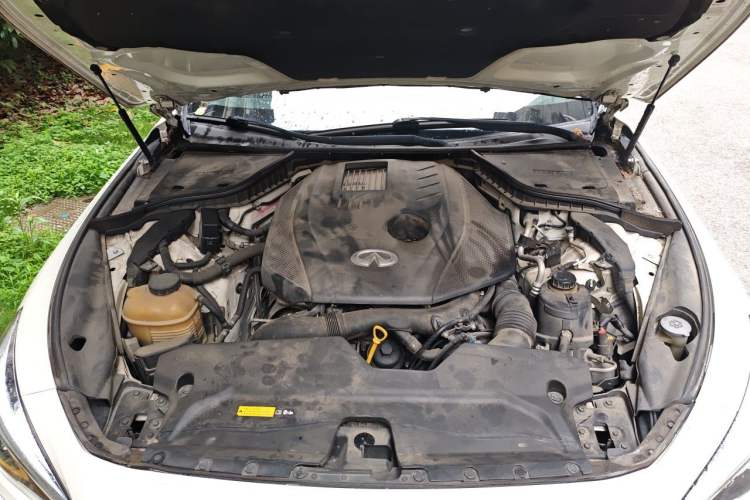 Used Infiniti Q50L 2015 2.0T Enjoyment Edition Engine Bay