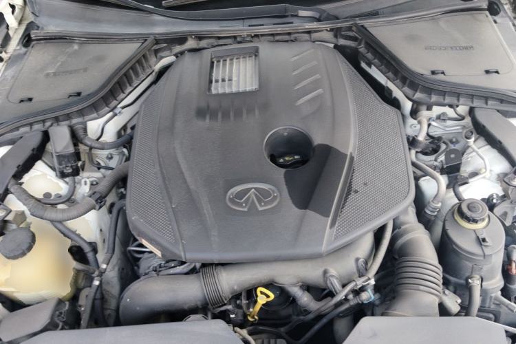 Used Infiniti Q50L 2015 2.0T Enjoyment Edition Engine Bay