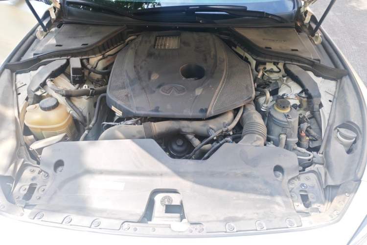 Used Infiniti Q50L 2015 2.0T Enjoyment Edition Engine Bay