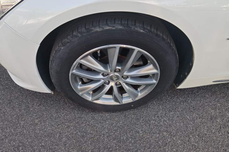 Used Infiniti Q50L 2015 2.0T Comfort Edition Exterior 3