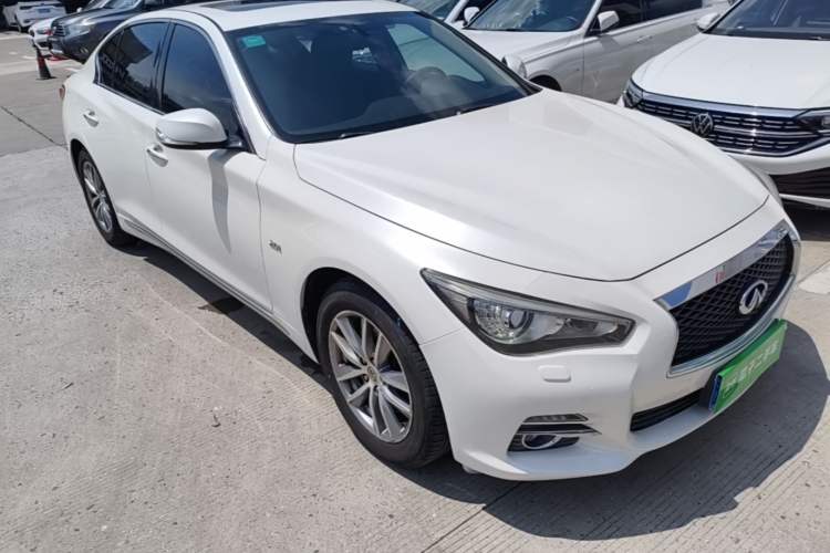 Used Infiniti Q50L 2015 2.0T Enjoyment Edition Front Right 45 Deg
