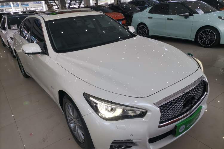 Used Infiniti Q50L 2015 2.0T Enjoyment Edition Front Right 45 Deg