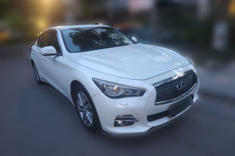 Used Infiniti Q50L 2015 2.0T Luxury Edition Front Right 45 Deg