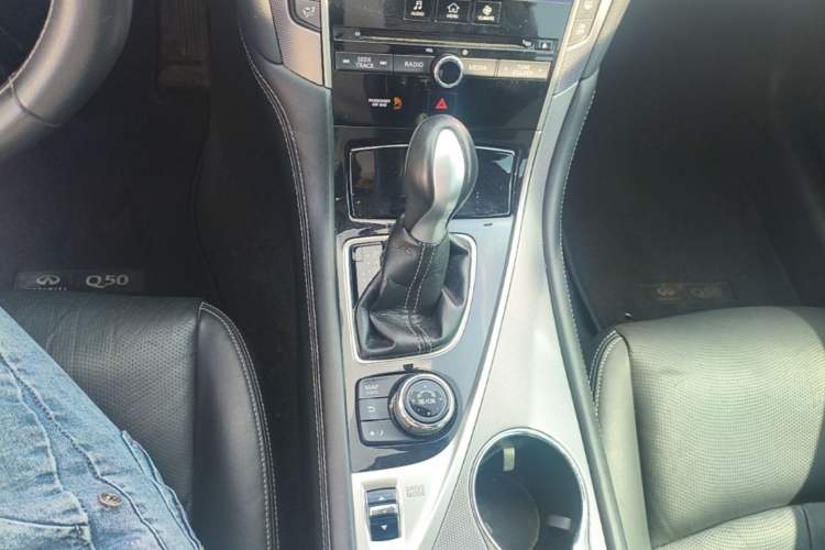 Used Infiniti Q50L 2015 2.0T Enjoyment Edition Gear Lever