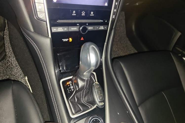 Used Infiniti Q50L 2015 2.0T Comfort Edition Gear Lever