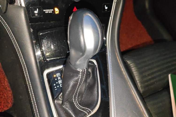 Used Infiniti Q50L 2015 2.0T Sport Edition Gear Lever