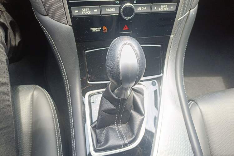 Used Infiniti Q50L 2015 2.0T Enjoyment Edition Gear Lever