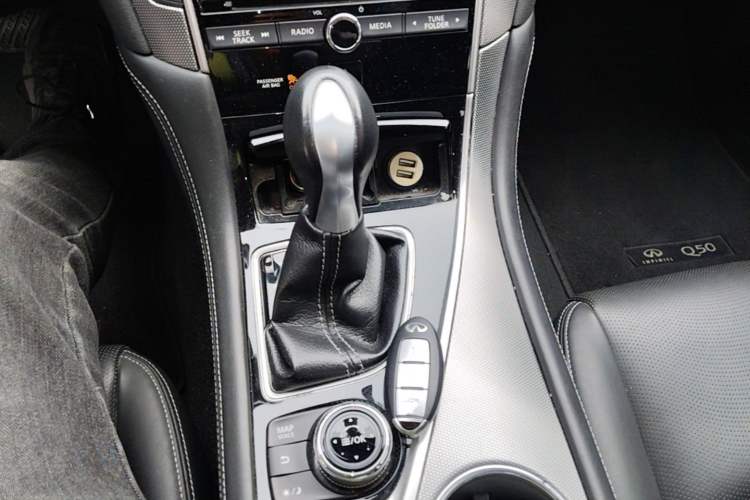 Used Infiniti Q50L 2015 2.0T Enjoyment Edition Gear Lever