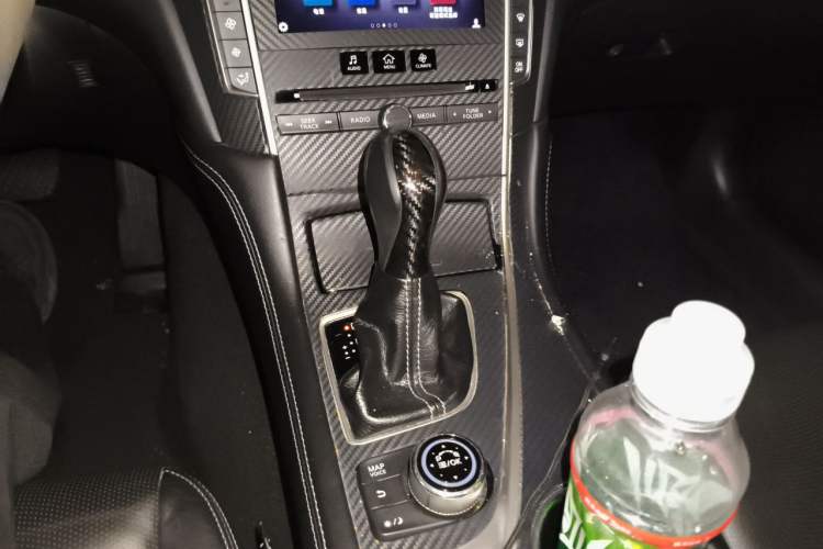 Used Infiniti Q50L 2015 2.0T Enjoyment Edition Gear Lever