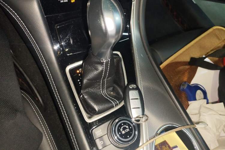 Used Infiniti Q50L 2015 2.0T Enjoyment Edition Gear Lever