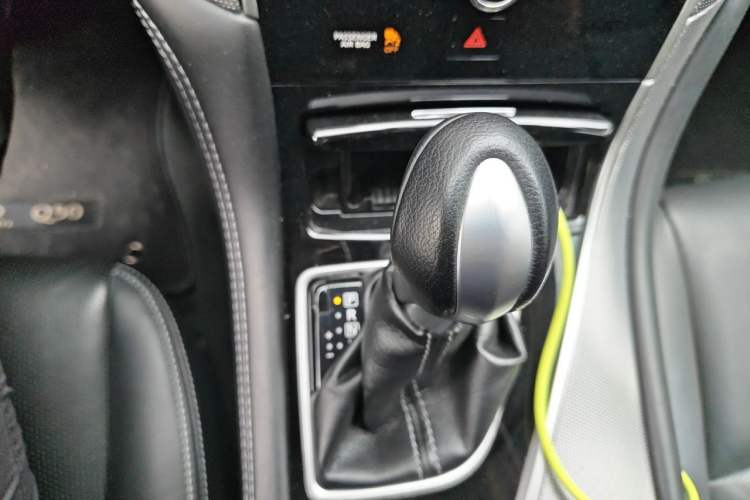 Used Infiniti Q50L 2015 2.0T Enjoyment Edition Gear Lever