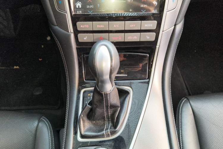 Used Infiniti Q50L 2015 2.0T Enjoyment Edition Gear Lever