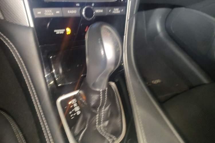 Used Infiniti Q50L 2015 2.0T Enjoyment Edition Gear Lever