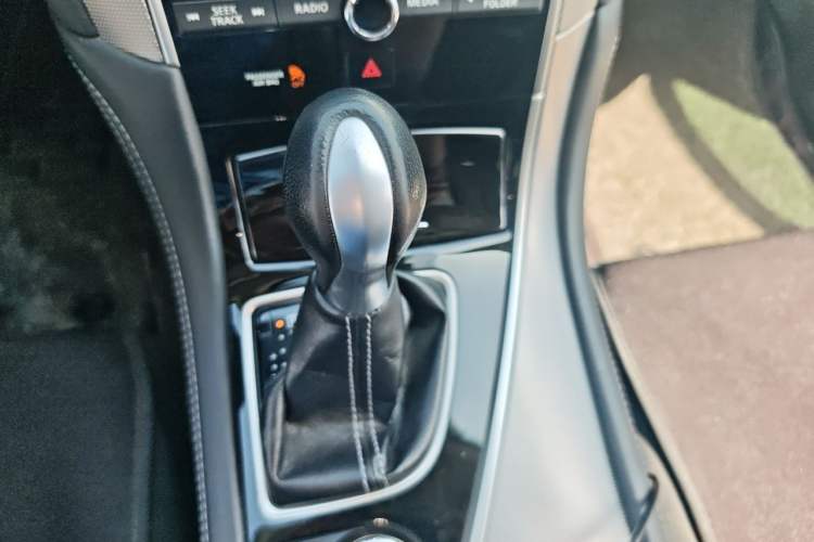 Used Infiniti Q50L 2015 2.0T Enjoyment Edition Gear Lever