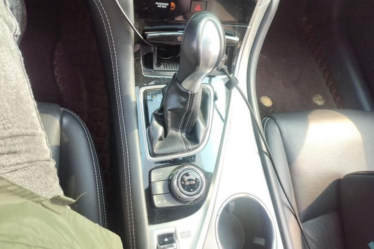 Used Infiniti Q50L 2015 2.0T Enjoyment Edition Gear Lever