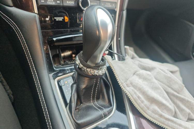 Used Infiniti Q50L 2015 2.0T Luxury Edition Gear Lever