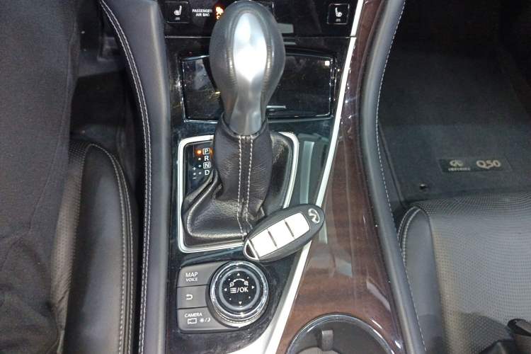 Used Infiniti Q50L 2015 2.0T Luxury Edition Gear Lever