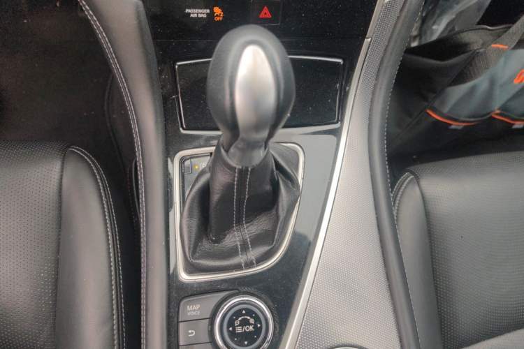 Used Infiniti Q50L 2015 2.0T Enjoyment Edition Gear Lever