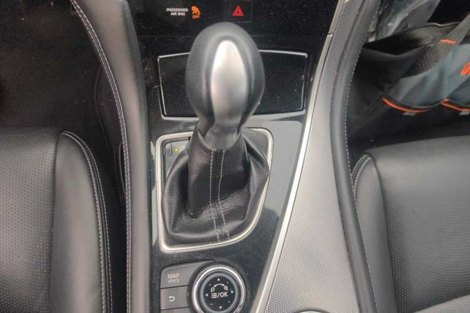 Used Infiniti Q50L 2015 2.0T Enjoyment Edition Gear Lever
