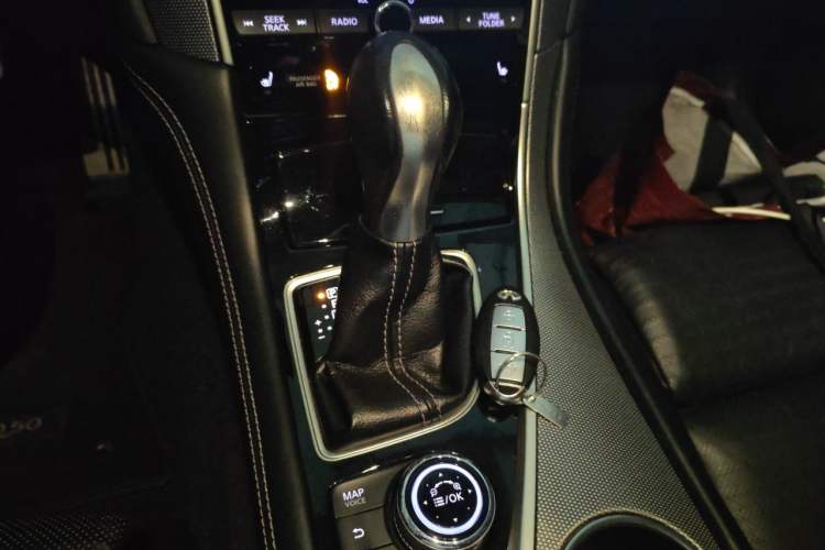 Used Infiniti Q50L 2015 2.0T Sport Edition Gear Lever