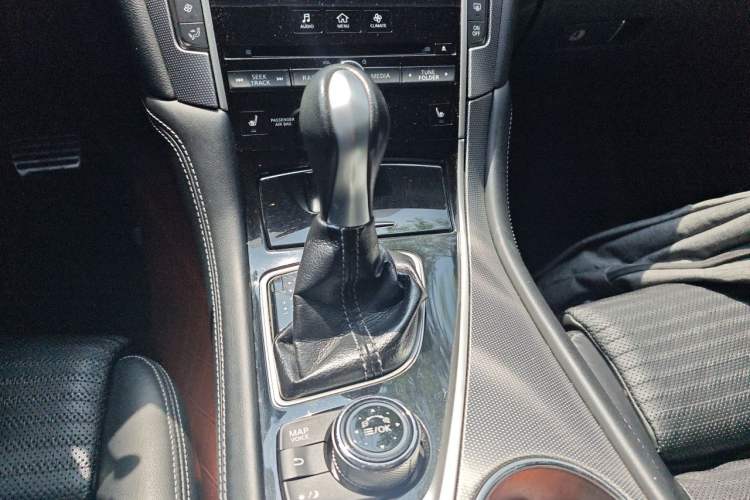 Used Infiniti Q50L 2015 2.0T Sport Edition Gear Lever