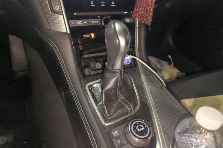 Used Infiniti Q50L 2015 2.0T Enjoyment Edition Gear Lever