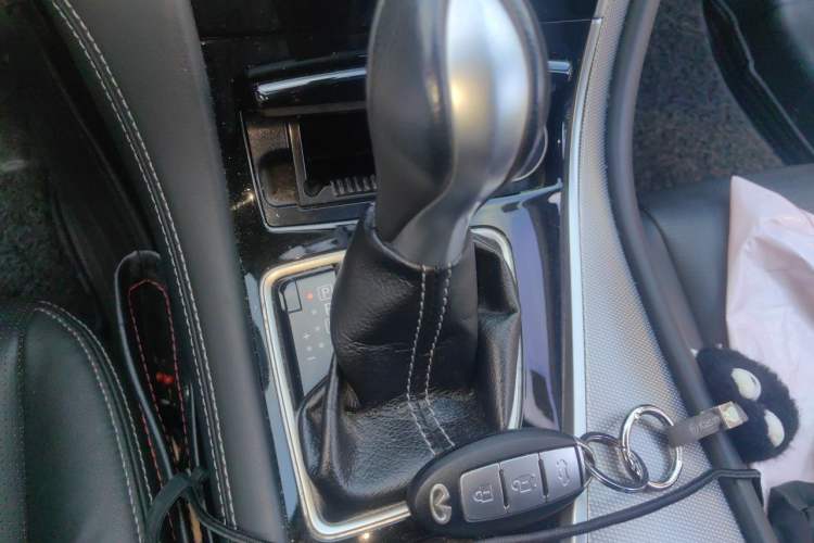 Used Infiniti Q50L 2015 2.0T Enjoyment Edition Gear Lever