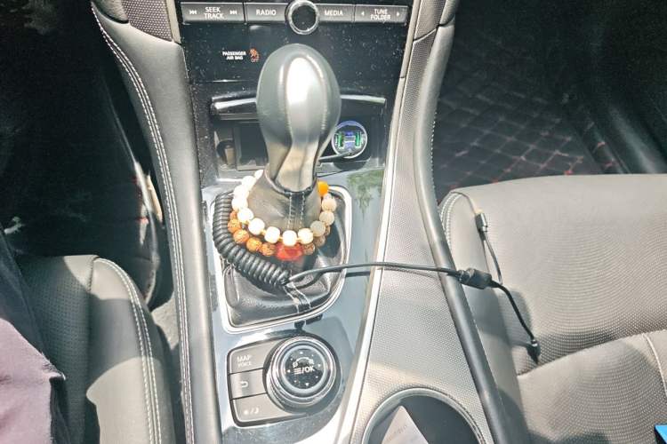 Used Infiniti Q50L 2015 2.0T Enjoyment Edition Gear Lever