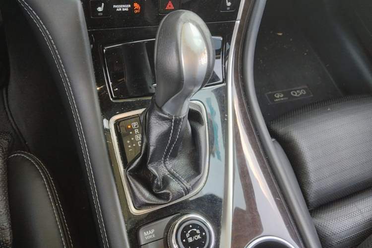 Used Infiniti Q50L 2015 2.0T Luxury Sport Edition Gear Lever