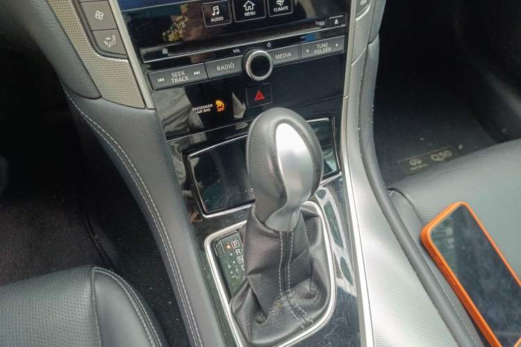 Used Infiniti Q50L 2015 2.0T Enjoyment Edition Gear Lever