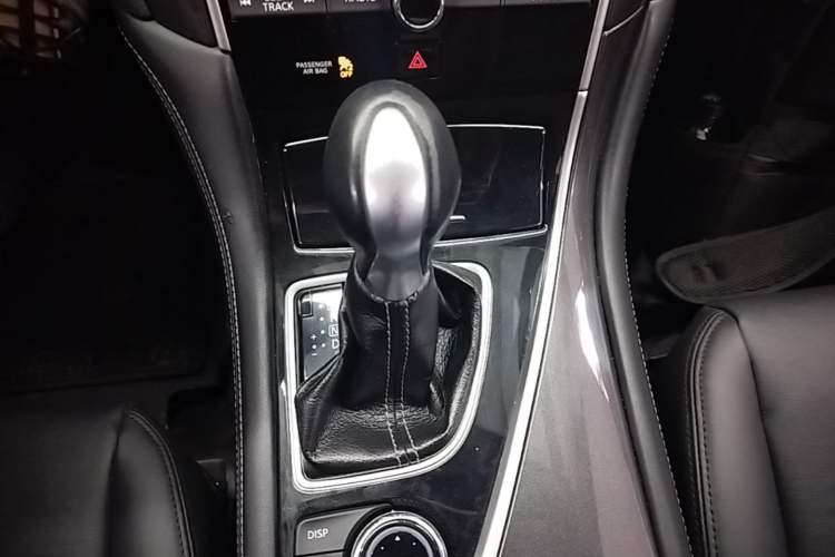 Used Infiniti Q50L 2015 2.0T Comfort Edition Gear Lever