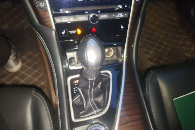 Used Infiniti Q50L 2015 2.0T Luxury Edition Gear Lever